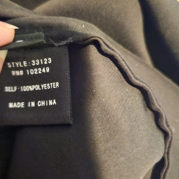 🔥Pookie and Sebastian black sleeveless lightweight blouse size small - Picture 10 of 10